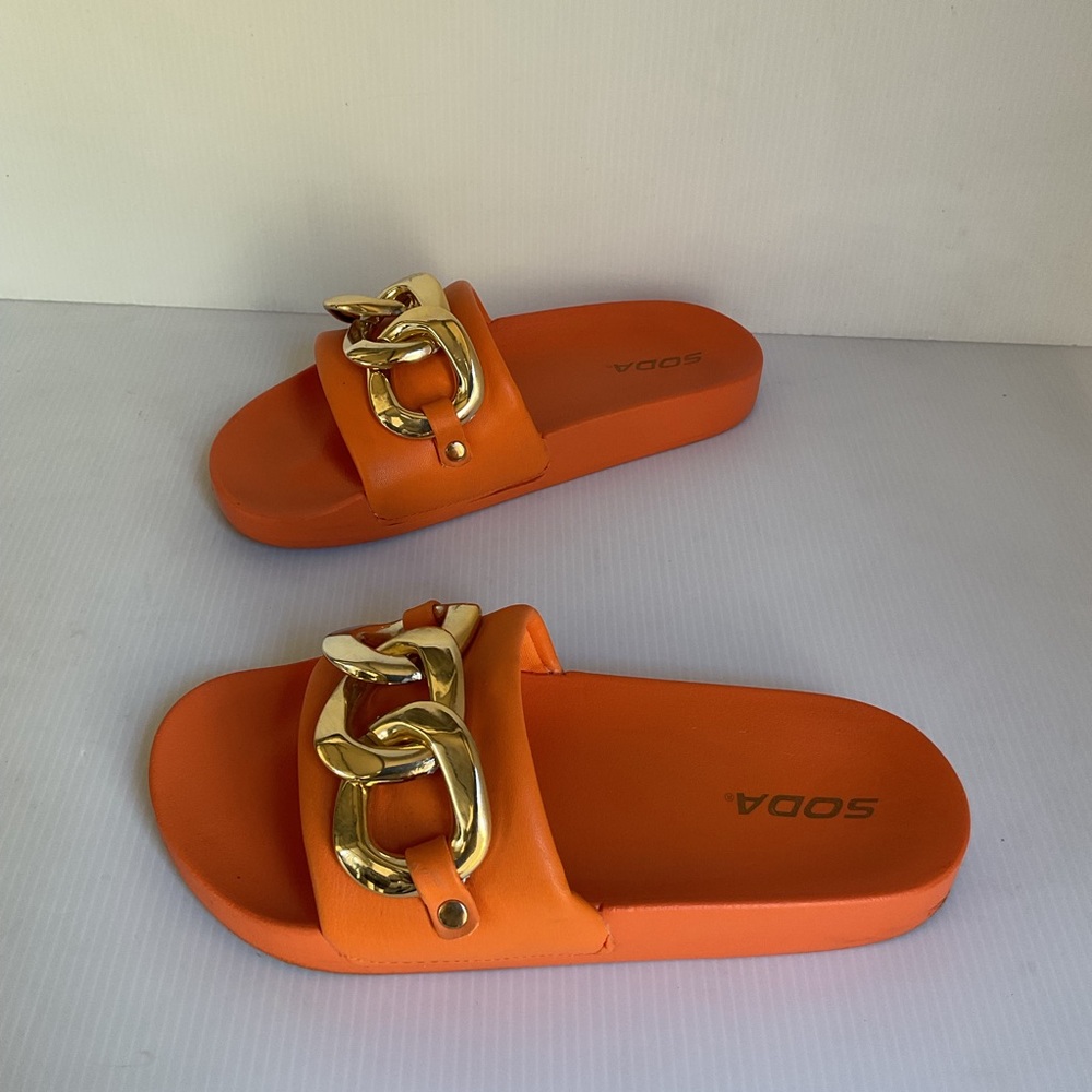 SODA Orange Slide Sandals with Gold Chain Women’s Size 6 - Picture 1 of 7